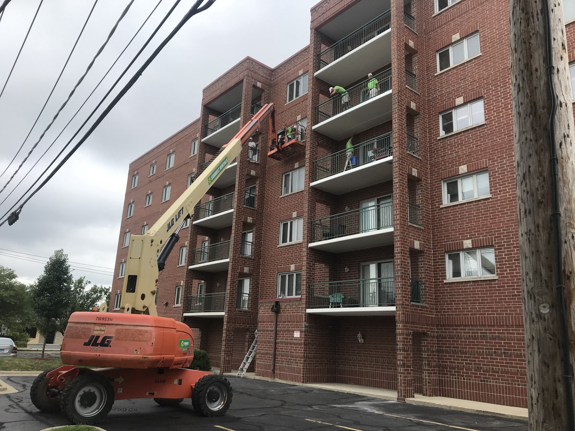 hoa building painting des plaines