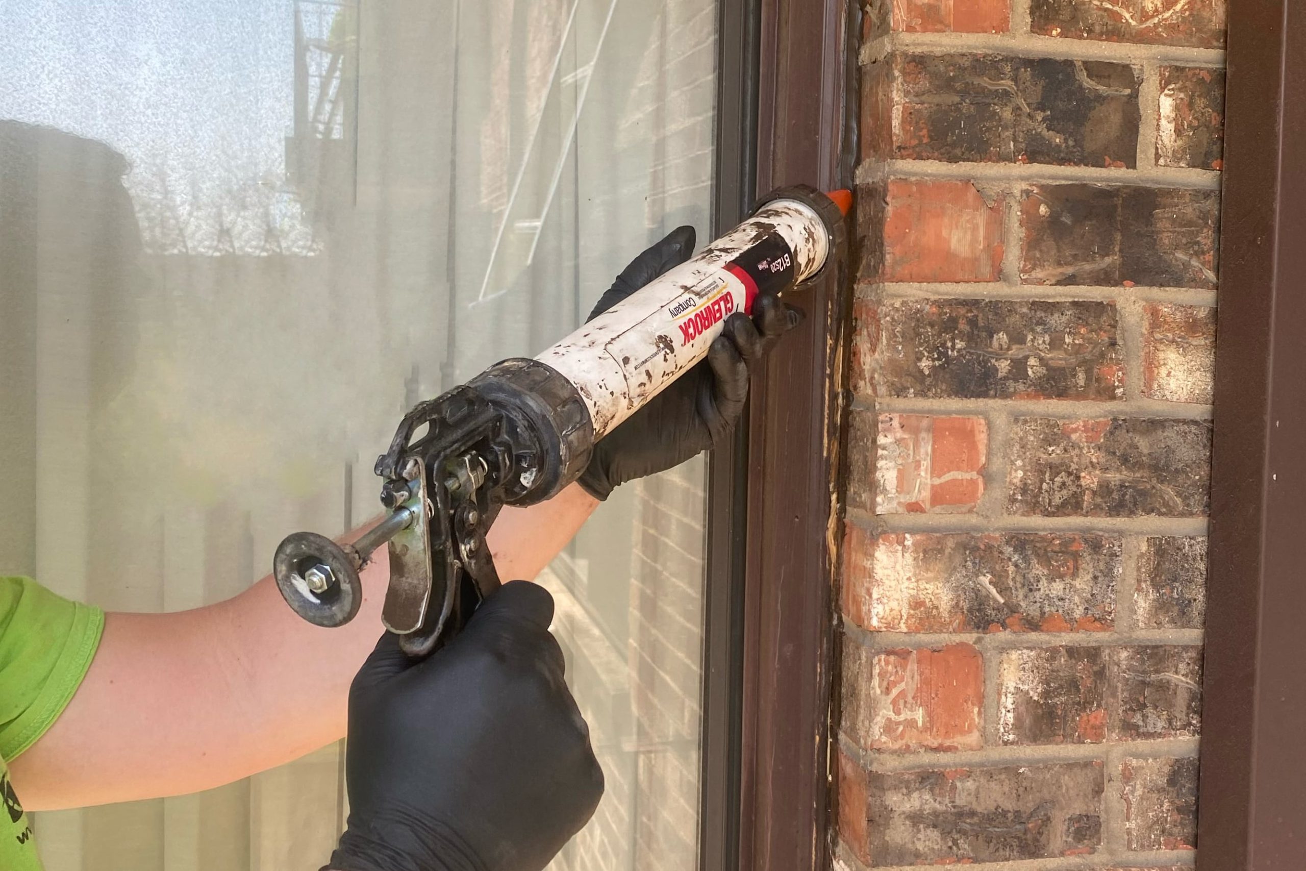 windows caulking
